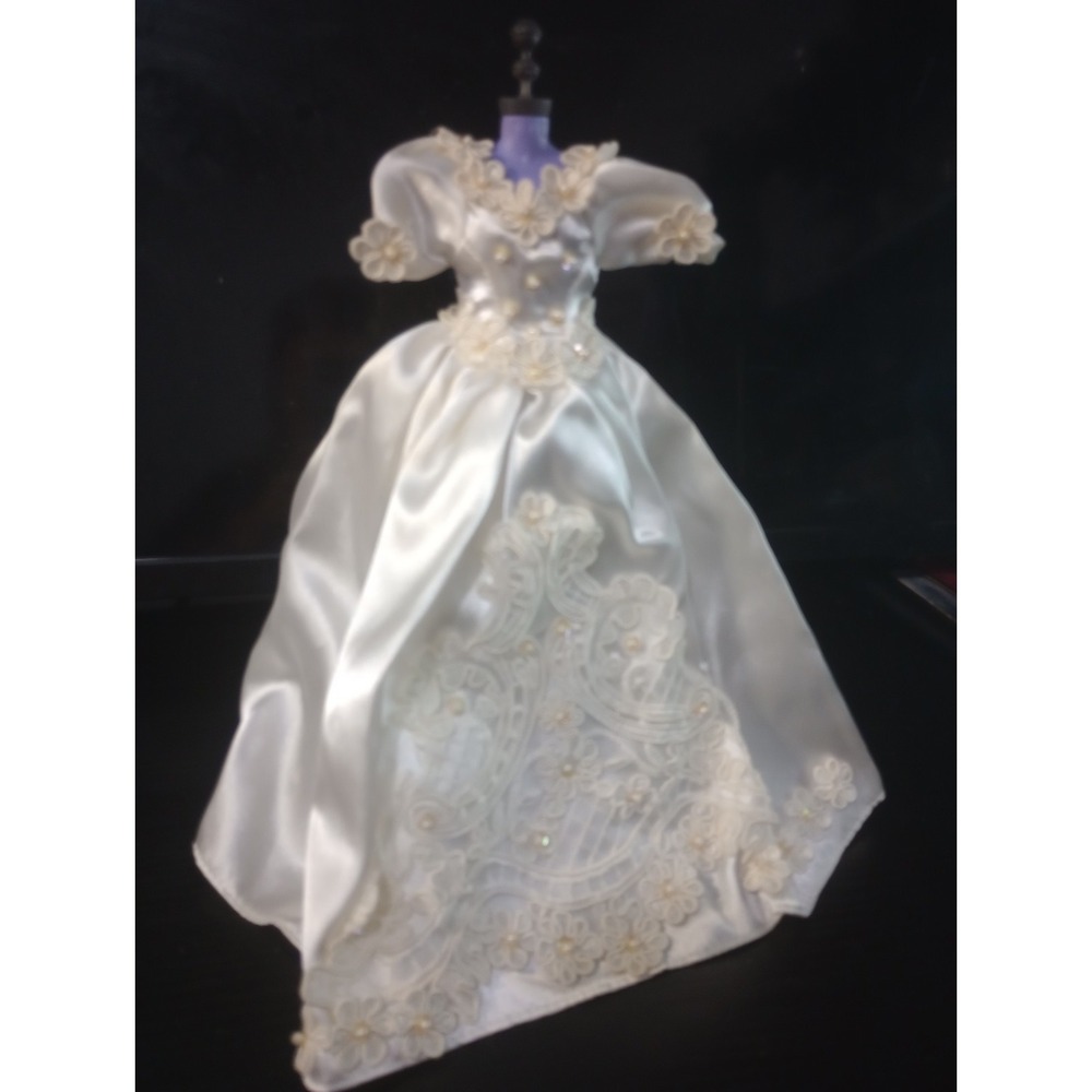 1998 Brass Key Barbie Clone Gallery Of Gowns Bridal Dress & Accessories #11972